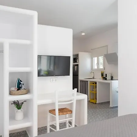 Nephilion Aura * Parikia (Paros)